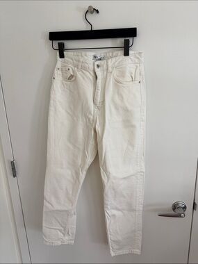 Zara Women’s white mom jeans size US 8